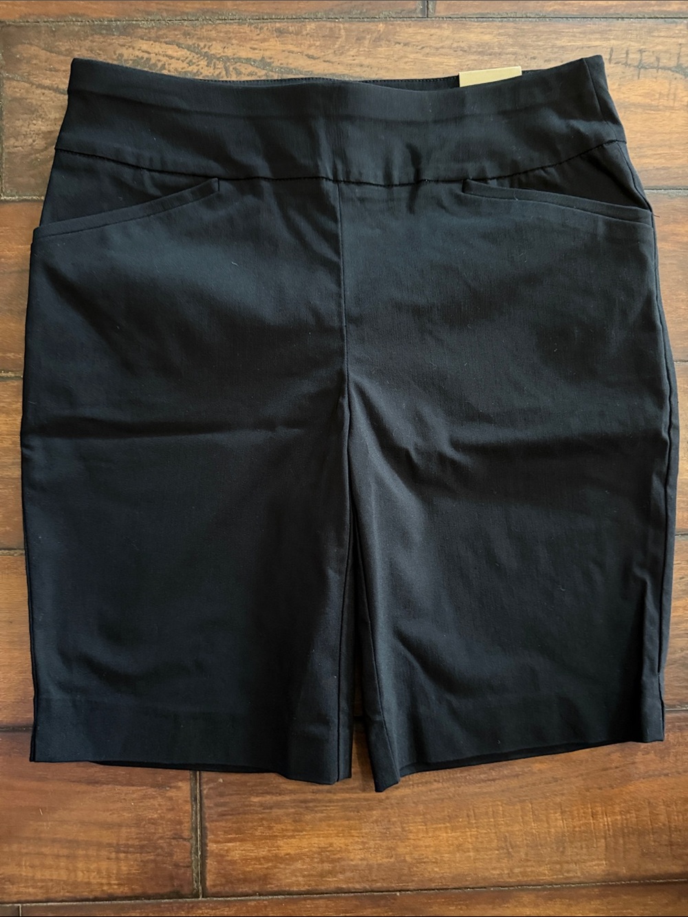 Chico's NWT  Black Josie  10" Stretch Shorts